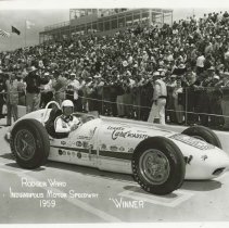 (352)1959 Indy 500 winner Roger Ward in 1959 Offenhouse Race Car #5