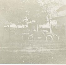 (224-01) Photograph of People in Cars in a Park