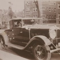 1929 Auburn Cabriolet in Shorewood, WI, Woman in Passenger's Seat
