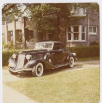 Left profile of 1935 Auburn 851 cabriolet in a driveway