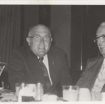 1979 black and white photo of Henry Blommel and Slim Davidson at a banquet in Connersville