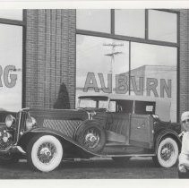 1933 Auburn phaeton in front of the museum
