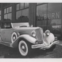 1934 Auburn phaeton in front of the museum
