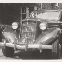 Front of a 1936 Auburn 654 brougham