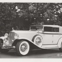 1932-1933 Auburn V-12 phaeton in a park