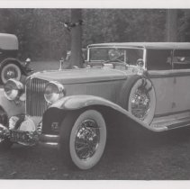 1931 Cord L-29 in a park