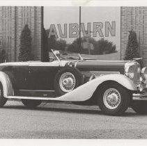 1932 Duesenberg Model J-476 in front of the museum