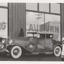 1933 Auburn phaeton in front of the museum