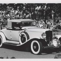 1933 Auburn cabriolet in the Parade of Classics