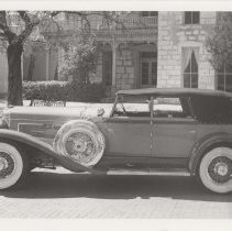 Side view of a 1930 Duesenberg Model J