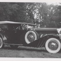 1929 Duesenberg J-129 in a park