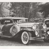 Duesenberg II replica with a tile pattern