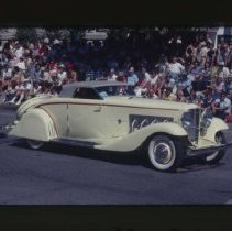 1934 Auburn Cabriolet on brick road
