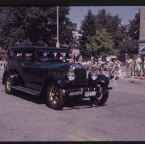 1925-1927 Auburn Sedan in the Parade of Classics