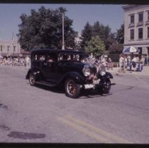 1925-1927 Auburn Sedan in the Parade of Classics