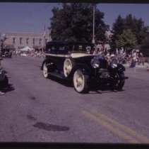 1925-1927 Auburn Sedan in the Parade of Classics