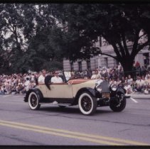 1925-1927 Auburn Cabriolet in the Parade of Classics