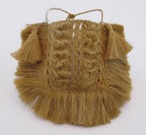 Kete, small and decorative with strap made of plaited flax.