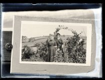 Grut, two women in a garden