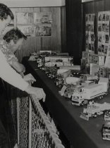 Model vehicle display