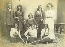 Girls Hockey Team, 1907