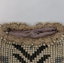 B1994.16.03 Purse - Detail