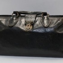 B2022.16.01 Medicine bag