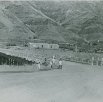 Pickets on Idaho end of interstate bridge.