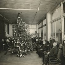 Christmas Tree and Masonic Home Residents