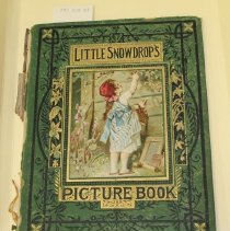 Little Snowdrop's Picture Book