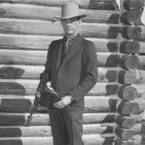 Dub Naylor with machine gun 1936