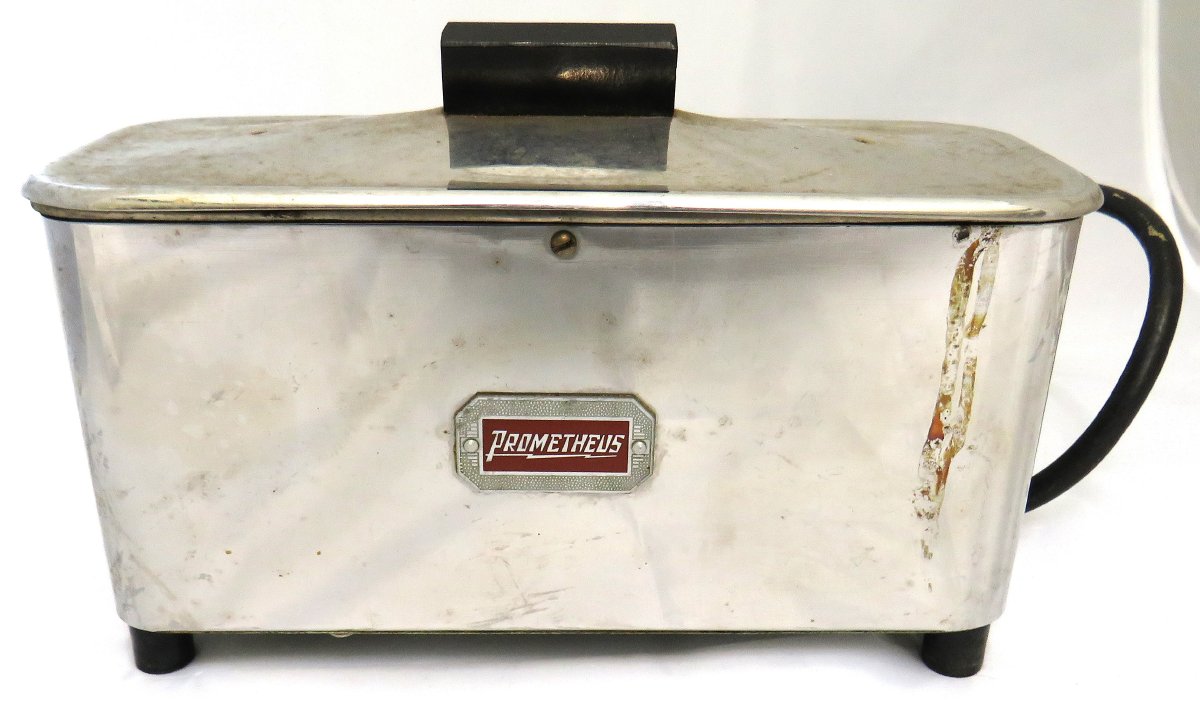 Sterilizer, grey metal with red label "Prometheus".