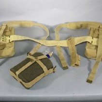 Waistbelt, with braces, 2 pouches, frog and water bottle