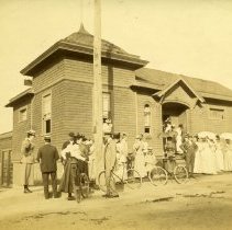 E. Alice Austen, Staten Island Bicycle Club Tea, 1895.