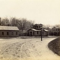 E. Alice Austen, [Quarantine: en route down to landing], ca. 1900