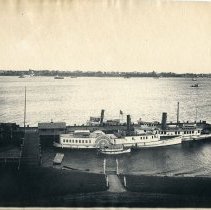 E. Alice Austen, [Quarantine boats docked at Rosebank Station],1901