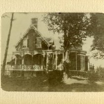 E. Alice Austen, [Back of House], ca. 1895