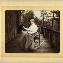 E. Alice Austen, [Gertrude Tate with her wig in her hand], 1899