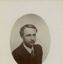 E. Alice Austen, [Formal portrait of a man in a suit], ca. 1905.