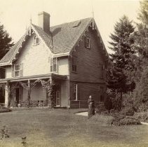 E. Alice Austen, [Adeline Haxton beside her house], 1893.