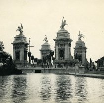E. Alice Austen, [Triumphal Bridge, Pan American Exposition], 1901.