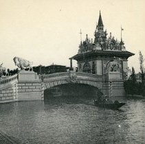 E. Alice Austen, [Gondola, Bridge, and Baker's Chocolate Building],1901