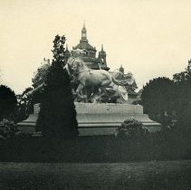 E. Alice Austen, [Chariot Race: Pan American Expo], 1901.