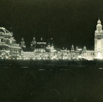 E. Alice Austen, [Illuminated buildings of the Pan American Expo], 1901.