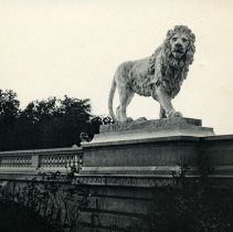 E. Alice Austen, [Lion sculpture; Pan American Expo], 1901.
