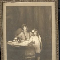 1984.618.a.76 Unidentified Woman And Child. Charles Wesley Hearn