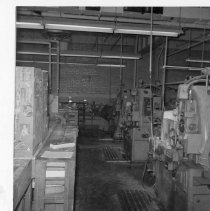 Ralph Warner, Lens Grinding Room and Equipment