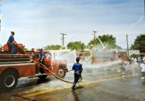 1990 Eagle Fun Days Cooling the Crowd 3