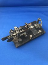 c: Semi-automatic telegraph key