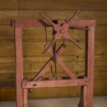 Self-acting cheese press